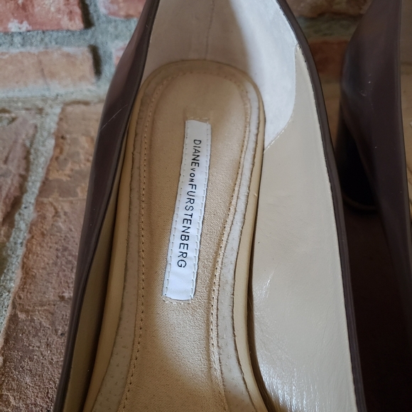 DVF Brown Patent Bonnie Pumps - Picture 4 of 7